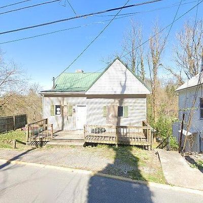 1043 Charles Ave, Morgantown, WV 26505