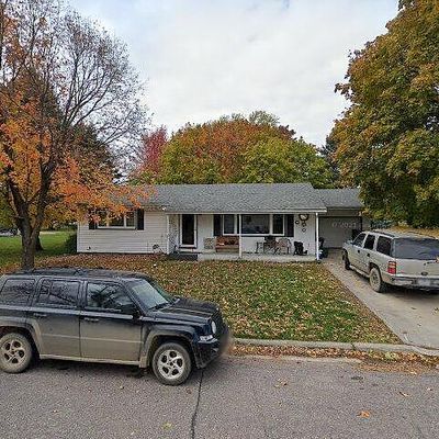 1111 Birch St, Hull, IA 51239