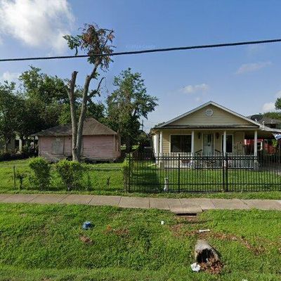 1126 Luzon St, Houston, TX 77009