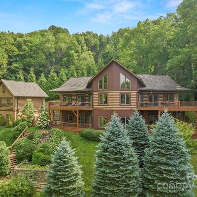 1168 Presidential Dr, Waynesville, NC 28786