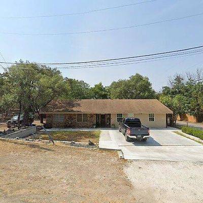 108 7 Th St, Ingram, TX 78025