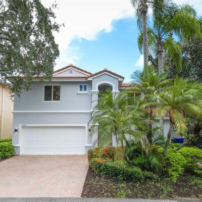 1090 Satinleaf St, Hollywood, FL 33019