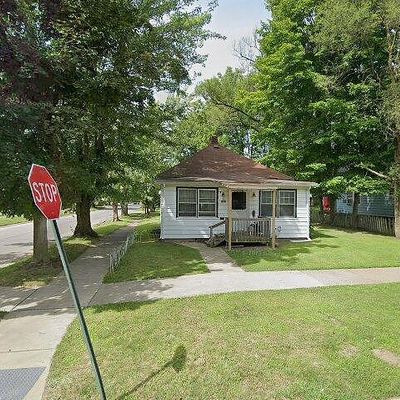 1092 Bishop Ave, Benton Harbor, MI 49022