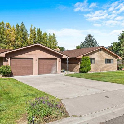 1095 Cedarwood Cir, Twin Falls, ID 83301