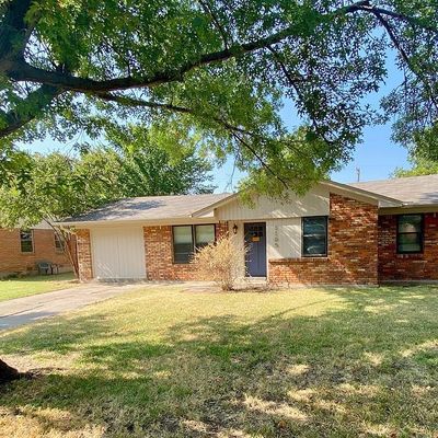 1105 Laguna Dr, Denton, TX 76209