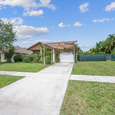 1106 Staghorn St, Wellington, FL 33414