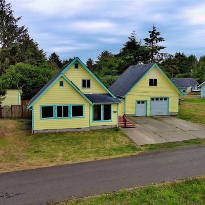 111 Vela St Sw, Ocean Shores, WA 98569