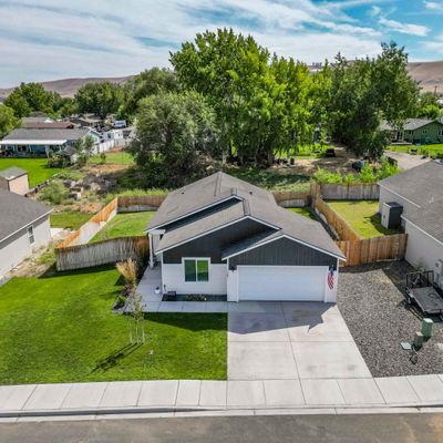 1281 Lucy Ave, Benton City, WA 99320