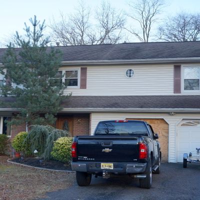 13 Sanders Dr, Middletown, NJ 07748