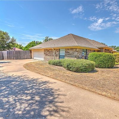 1304 Walden Cir, Hewitt, TX 76643