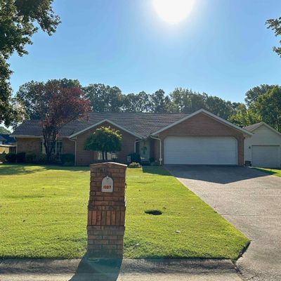 1307 Eric Dr, Paragould, AR 72450