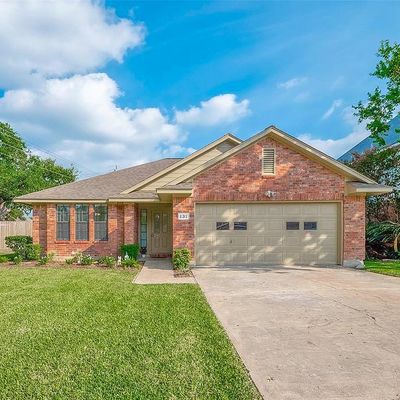 131 Papaya St, Lake Jackson, TX 77566