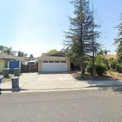 1324 Robinson Ave, Clovis, CA 93612