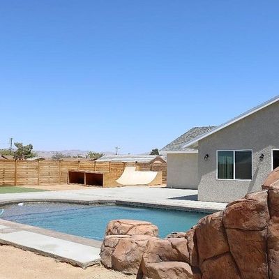 13286 Topock Rd, Apple Valley, CA 92308