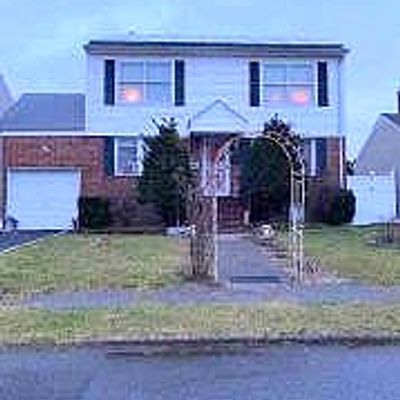 14 Coger St, Saddle Brook, NJ 07663