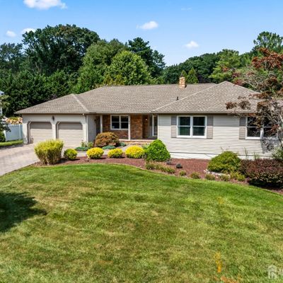 14 Deer Run Ct, East Brunswick, NJ 08816