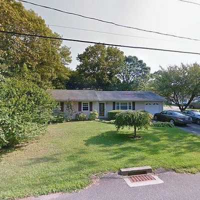 14 Hampton Ave, Mastic, NY 11950