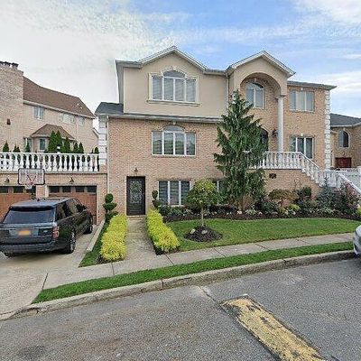 14 Powell Ln, Staten Island, NY 10312