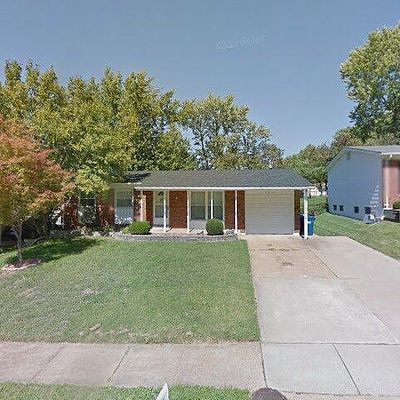 12521 Glenbush Dr, Maryland Heights, MO 63043