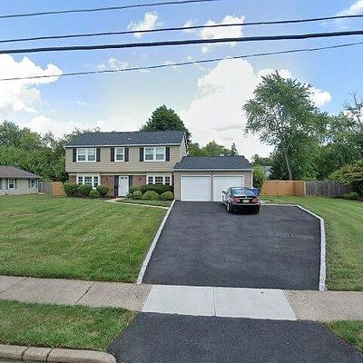 15 Sweetbriar Rd, Somerset, NJ 08873