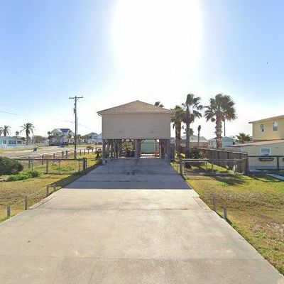 1502 S Live Oak St, Rockport, TX 78382