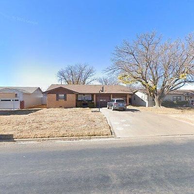 1507 Ennis St, Plainview, TX 79072