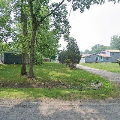 1540 E Elm Valley Rd, Buchanan, MI 49107