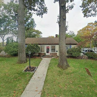 16 Deerfield Rd, Cranston, RI 02920