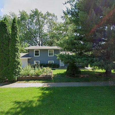 1425 Gilbert Ave, Crystal Lake, IL 60014