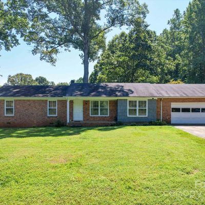 1444 Simmons St, Newton, NC 28658