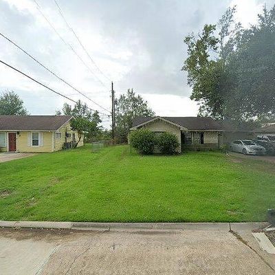 18 Circle E, Orange, TX 77630