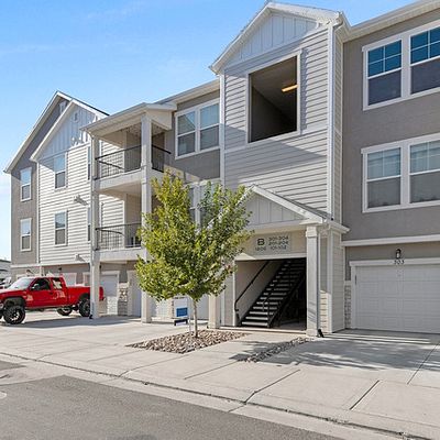 1806 W Newcastle Ln #302, Saratoga Springs, UT 84045