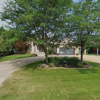 18124 Meridian Rd, Grosse Ile, MI 48138