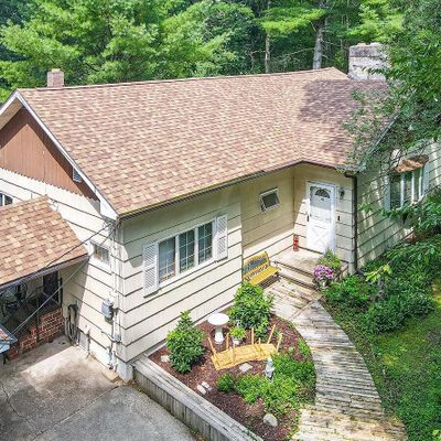 185 Greeley Lake Rd, Greeley, PA 18425