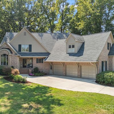 19316 River Falls Dr, Davidson, NC 28036