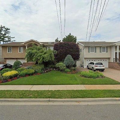 1654 James St, Merrick, NY 11566