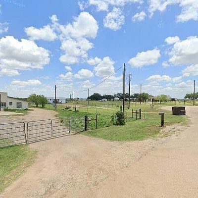 171 County Road 7751, Devine, TX 78016