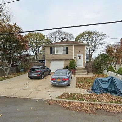 174 32 Nd St, Lindenhurst, NY 11757