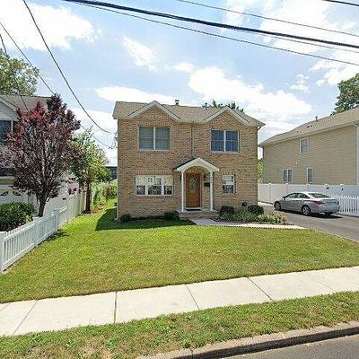 206 Hayes Dr, Saddle Brook, NJ 07663