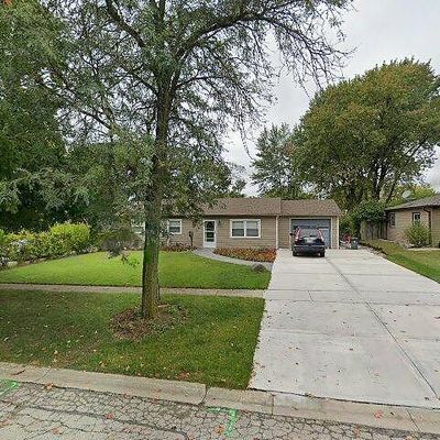 206 W Arrowhead St, North Aurora, IL 60542