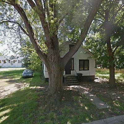 207 S Seeley St, Benton Harbor, MI 49022