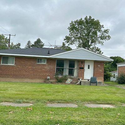 21 E Newport Ave, Pontiac, MI 48340