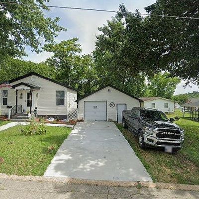 210 Perry St, De Soto, MO 63020