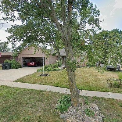 210 Stone Hedge Dr Nw, Cedar Rapids, IA 52405