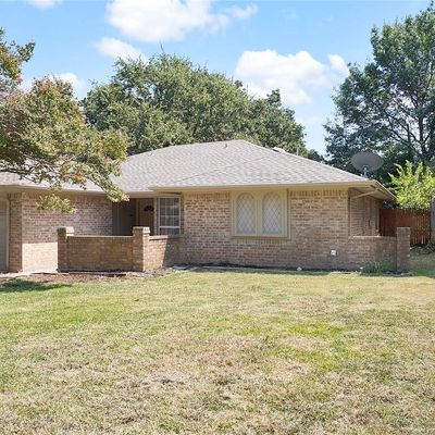 2108 Holt Rd, Arlington, TX 76006