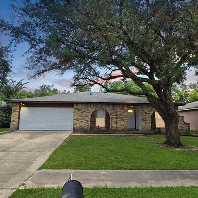 215 Redbud Cir, League City, TX 77573