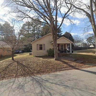 219 W Hill St, Benson, NC 27504