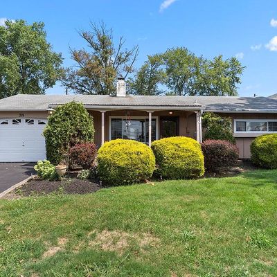 219 Willow Dr, Levittown, PA 19054