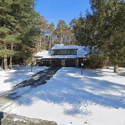 22 Elizabeth Ln, Queensbury, NY 12804