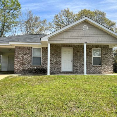 2204 Bittersweet Dr, Columbus, MS 39705